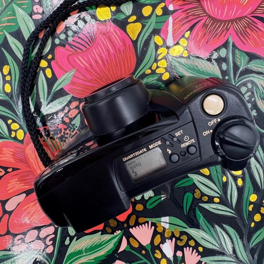Olympus SuperZoom 800 35mm Film Camera Point and Shoot with Box and Case